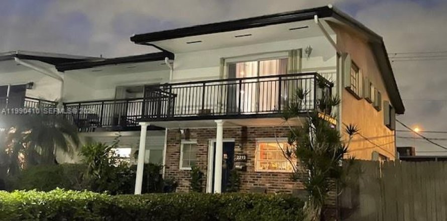 Таунхаус в Норт-Майами, Флорида 2 спальни, 143.81м2 № 2056111