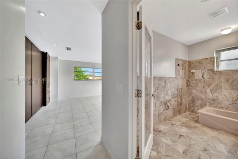 Купить таунхаус в Норт-Майами, Флорида 2 спальни, 143.81м2, № 2056111 - фото 17