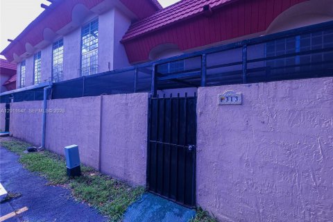 Townhouse in Miami, Florida 3 bedrooms, 123.56 sq.m. № 2075043