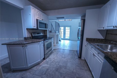 Townhouse in Miami, Florida 3 bedrooms, 123.56 sq.m. № 2075043 - photo 4