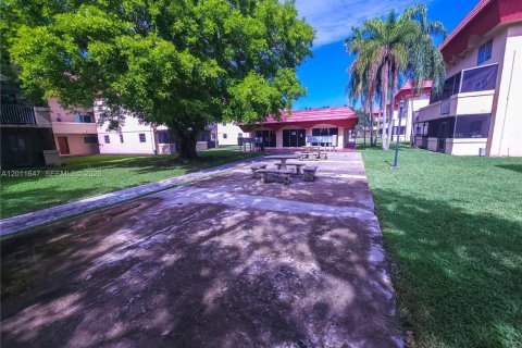 Townhouse in Miami, Florida 3 bedrooms, 123.56 sq.m. № 2075043 - photo 13