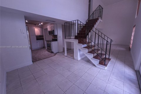 Townhouse in Miami, Florida 3 bedrooms, 123.56 sq.m. № 2075043 - photo 2