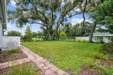 House in Gulfport, Florida 2 bedrooms, 95.5 sq.m. № 1910128 - photo 21