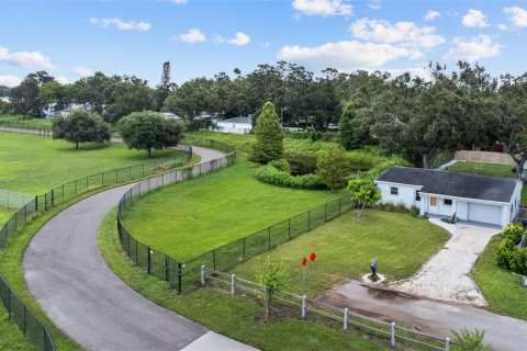 House in Gulfport, Florida 2 bedrooms, 95.5 sq.m. № 1910128 - photo 2