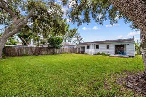 House in Gulfport, Florida 2 bedrooms, 95.5 sq.m. № 1910128 - photo 20