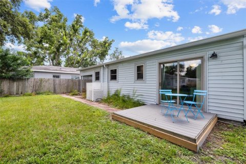 House in Gulfport, Florida 2 bedrooms, 95.5 sq.m. № 1910128 - photo 18