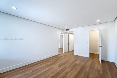 Condominio en venta en Miami Beach, Florida, 1 dormitorio, 74.04 m2 № 1939702 - foto 23