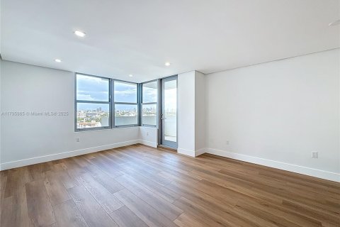 Condominio en venta en Miami Beach, Florida, 1 dormitorio, 74.04 m2 № 1939702 - foto 15
