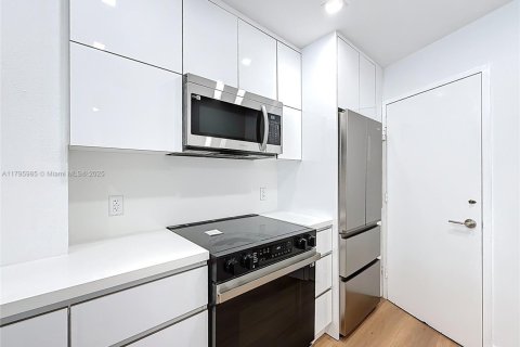 Condominio en venta en Miami Beach, Florida, 1 dormitorio, 74.04 m2 № 1939702 - foto 10