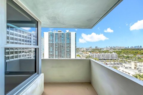 Condominio en venta en Miami Beach, Florida, 1 dormitorio, 74.04 m2 № 1939702 - foto 29