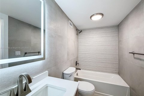 Condominio en venta en Miami Beach, Florida, 1 dormitorio, 74.04 m2 № 1939702 - foto 28