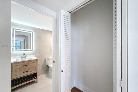 Condominio en venta en Miami Beach, Florida, 1 dormitorio, 74.04 m2 № 1939702 - foto 26