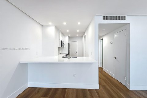 Condominio en venta en Miami Beach, Florida, 1 dormitorio, 74.04 m2 № 1939702 - foto 13