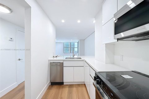 Condominio en venta en Miami Beach, Florida, 1 dormitorio, 74.04 m2 № 1939702 - foto 9