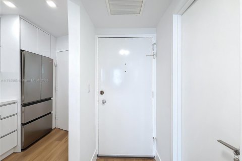 Condominio en venta en Miami Beach, Florida, 1 dormitorio, 74.04 m2 № 1939702 - foto 7