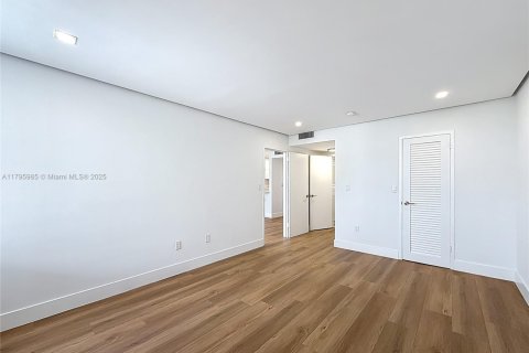 Condominio en venta en Miami Beach, Florida, 1 dormitorio, 74.04 m2 № 1939702 - foto 22
