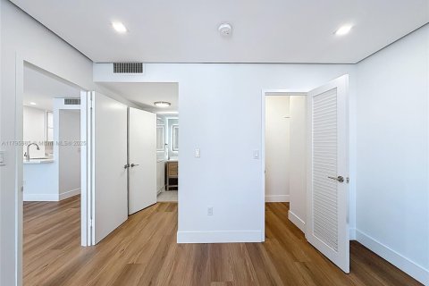 Condominio en venta en Miami Beach, Florida, 1 dormitorio, 74.04 m2 № 1939702 - foto 25
