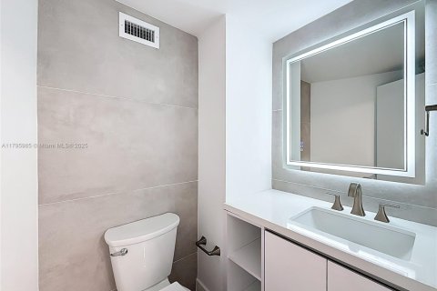 Condominio en venta en Miami Beach, Florida, 1 dormitorio, 74.04 m2 № 1939702 - foto 19