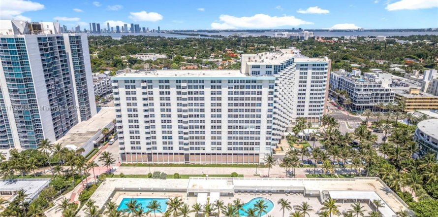 Condominio en Miami Beach, Florida, 1 dormitorio  № 1939702