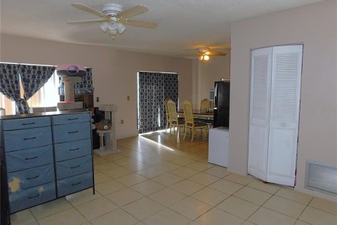 House in Ocala, Florida 2 bedrooms, 104.14 sq.m. № 2151319 - photo 9
