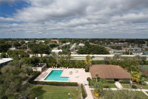 Condo in Tamarac, Florida, 2 bedrooms  № 1027128 - photo 1