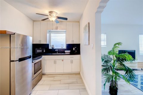 Купить коммерческую недвижимость в Майами, Флорида № 1966469 - фото 13