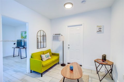 Купить коммерческую недвижимость в Майами, Флорида № 1966469 - фото 21