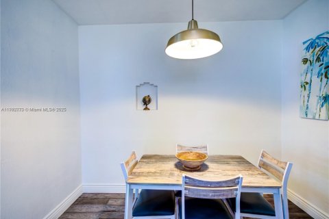 Купить коммерческую недвижимость в Майами, Флорида № 1966469 - фото 10