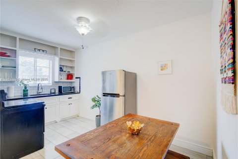 Купить коммерческую недвижимость в Майами, Флорида № 1966469 - фото 24