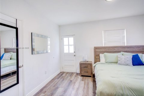 Купить коммерческую недвижимость в Майами, Флорида № 1966469 - фото 14