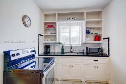 Купить коммерческую недвижимость в Майами, Флорида № 1966469 - фото 26