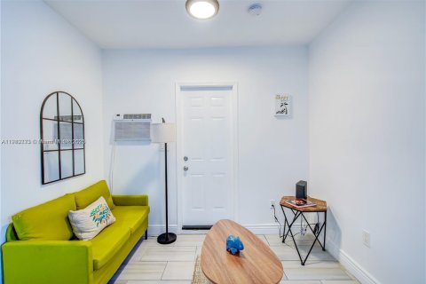 Купить коммерческую недвижимость в Майами, Флорида № 1966469 - фото 22