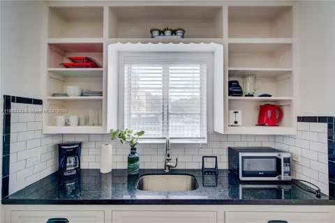 Купить коммерческую недвижимость в Майами, Флорида № 1966469 - фото 27