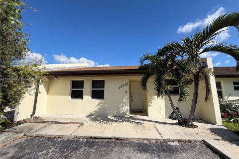 Townhouse in Miami, Florida 3 bedrooms, 90.12 sq.m. № 1953054 - photo 4