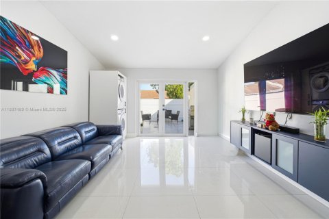 Townhouse in Miami, Florida 3 bedrooms, 90.12 sq.m. № 1953054 - photo 5