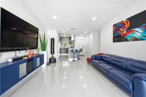 Townhouse in Miami, Florida 3 bedrooms, 90.12 sq.m. № 1953054 - photo 8