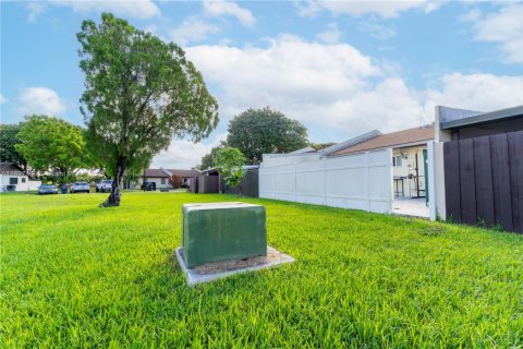 Townhouse in Miami, Florida 3 bedrooms, 90.12 sq.m. № 1953054 - photo 25
