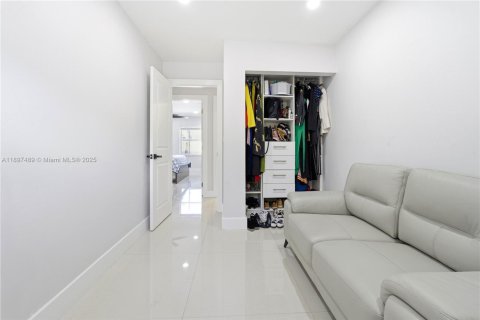 Townhouse in Miami, Florida 3 bedrooms, 90.12 sq.m. № 1953054 - photo 15