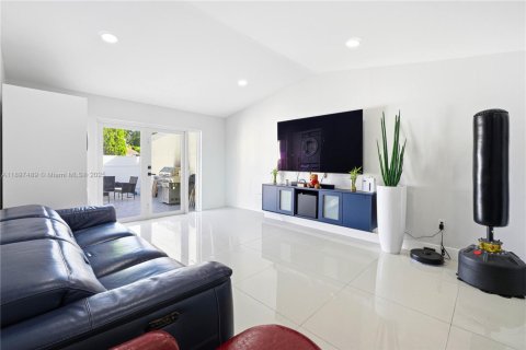 Townhouse in Miami, Florida 3 bedrooms, 90.12 sq.m. № 1953054 - photo 6