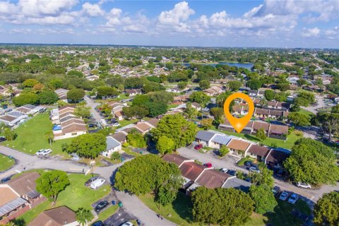 Townhouse in Miami, Florida 3 bedrooms, 90.12 sq.m. № 1953054 - photo 26