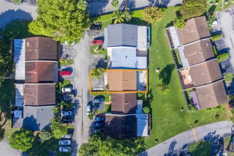 Townhouse in Miami, Florida 3 bedrooms, 90.12 sq.m. № 1953054 - photo 28