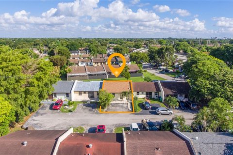 Townhouse in Miami, Florida 3 bedrooms, 90.12 sq.m. № 1953054 - photo 27