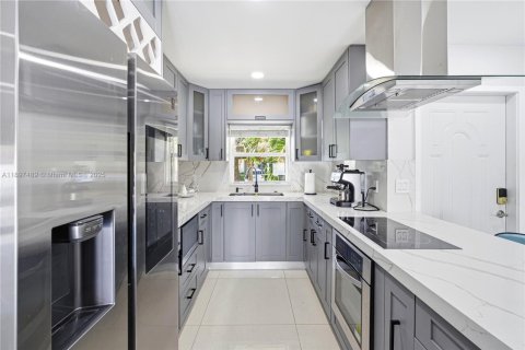 Townhouse in Miami, Florida 3 bedrooms, 90.12 sq.m. № 1953054 - photo 10