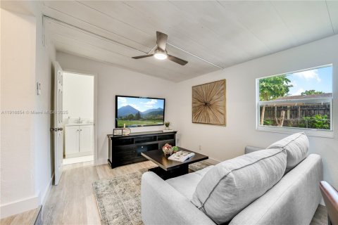 Casa en venta en Lauderhill, Florida, 3 dormitorios, 123.1 m2 № 1975646 - foto 10