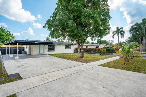 Casa en venta en Lauderhill, Florida, 3 dormitorios, 123.1 m2 № 1975646 - foto 1