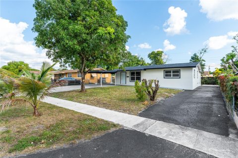 Casa en venta en Lauderhill, Florida, 3 dormitorios, 123.1 m2 № 1975646 - foto 3