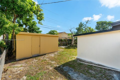 Casa en venta en Lauderhill, Florida, 3 dormitorios, 123.1 m2 № 1975646 - foto 23
