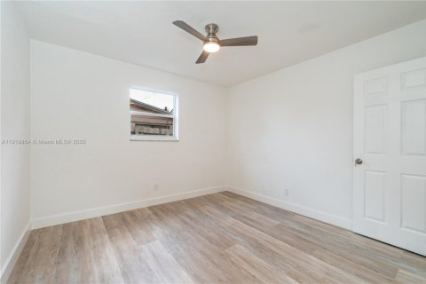 Casa en venta en Lauderhill, Florida, 3 dormitorios, 123.1 m2 № 1975646 - foto 16