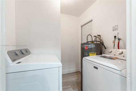 Casa en venta en Lauderhill, Florida, 3 dormitorios, 123.1 m2 № 1975646 - foto 18