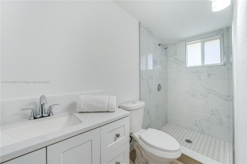 Casa en venta en Lauderhill, Florida, 3 dormitorios, 123.1 m2 № 1975646 - foto 15